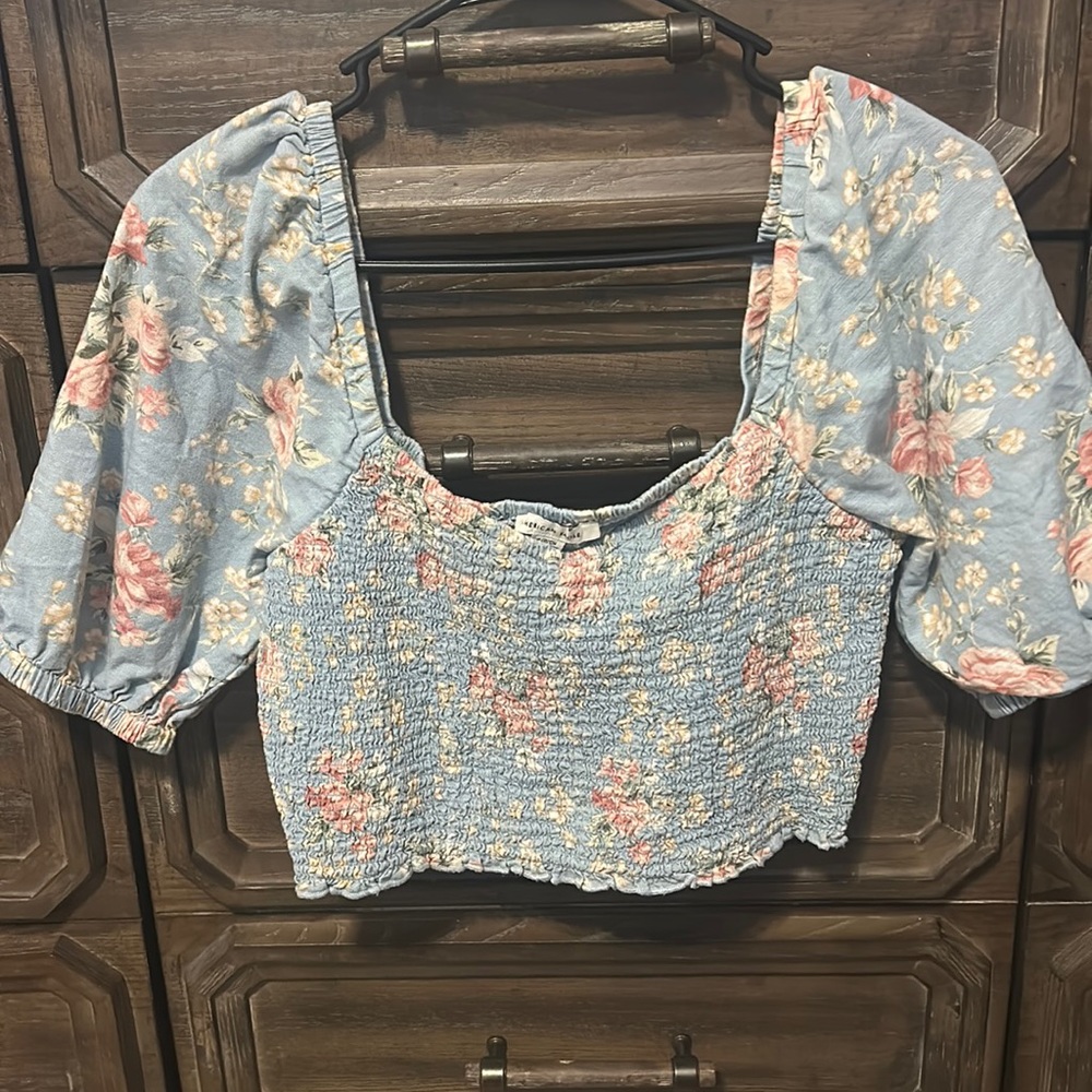 AE Cropped Ruffle Puff Sleeve top